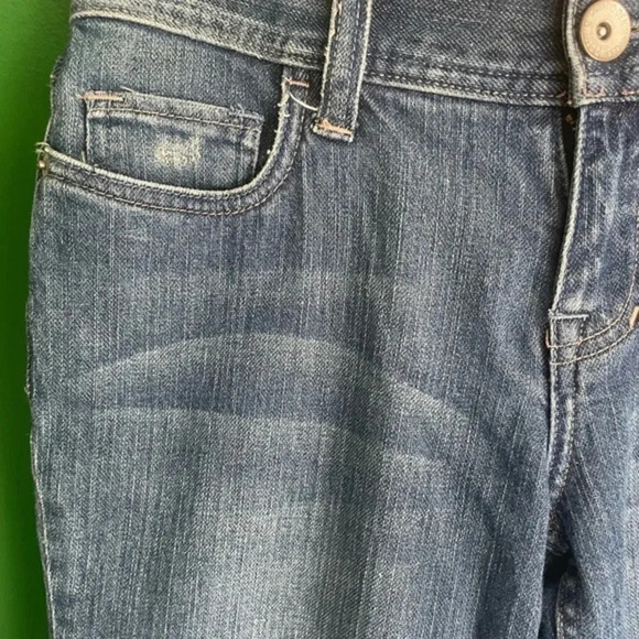 CLEARANCE! Mossimo Crop Low Rise Jeans Blue Denim Size 8 EUC - Picture 2 of 4